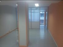 Oficina exterior con despacho. Ideal para cualquier entrevista, reunión de trabajo, etc.